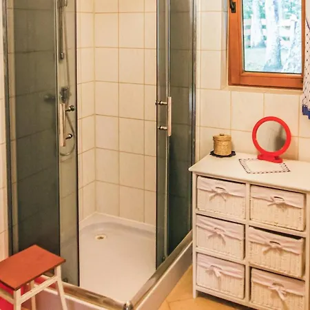 2 Bedroom Lovely Home In Gietrzwald